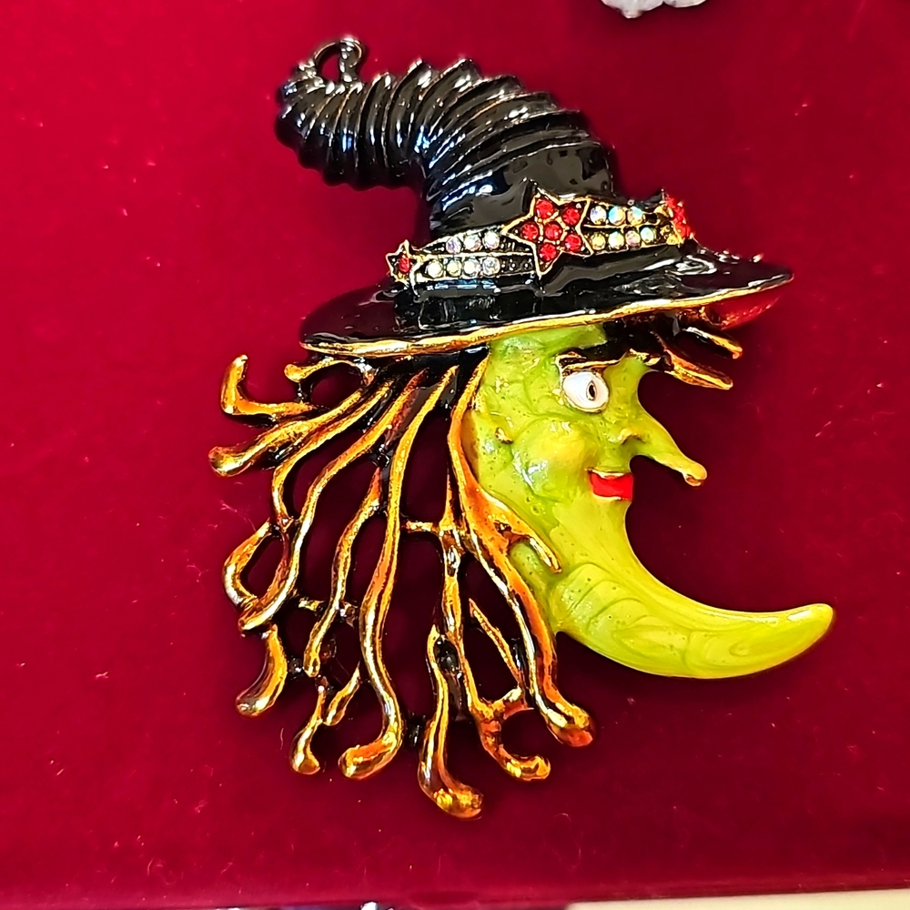 Kirk's Folly Witchy Pooh Halloween Brooch